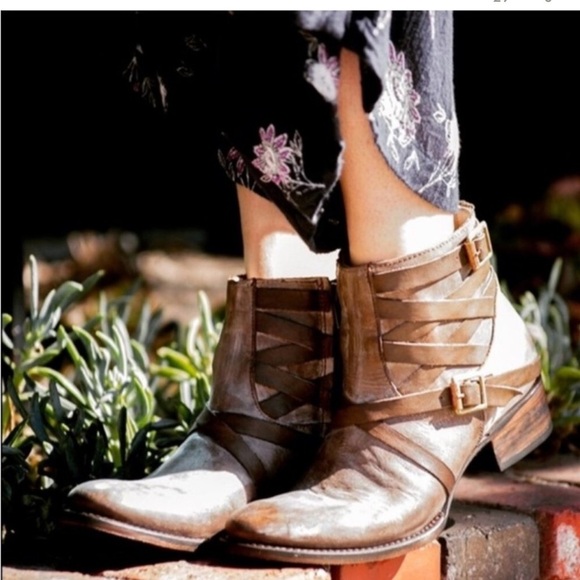 Freebird by Steven Taupe Leather Distressed Sammi Ankle Boots/Booties Size 7 - Picture 2 of 8